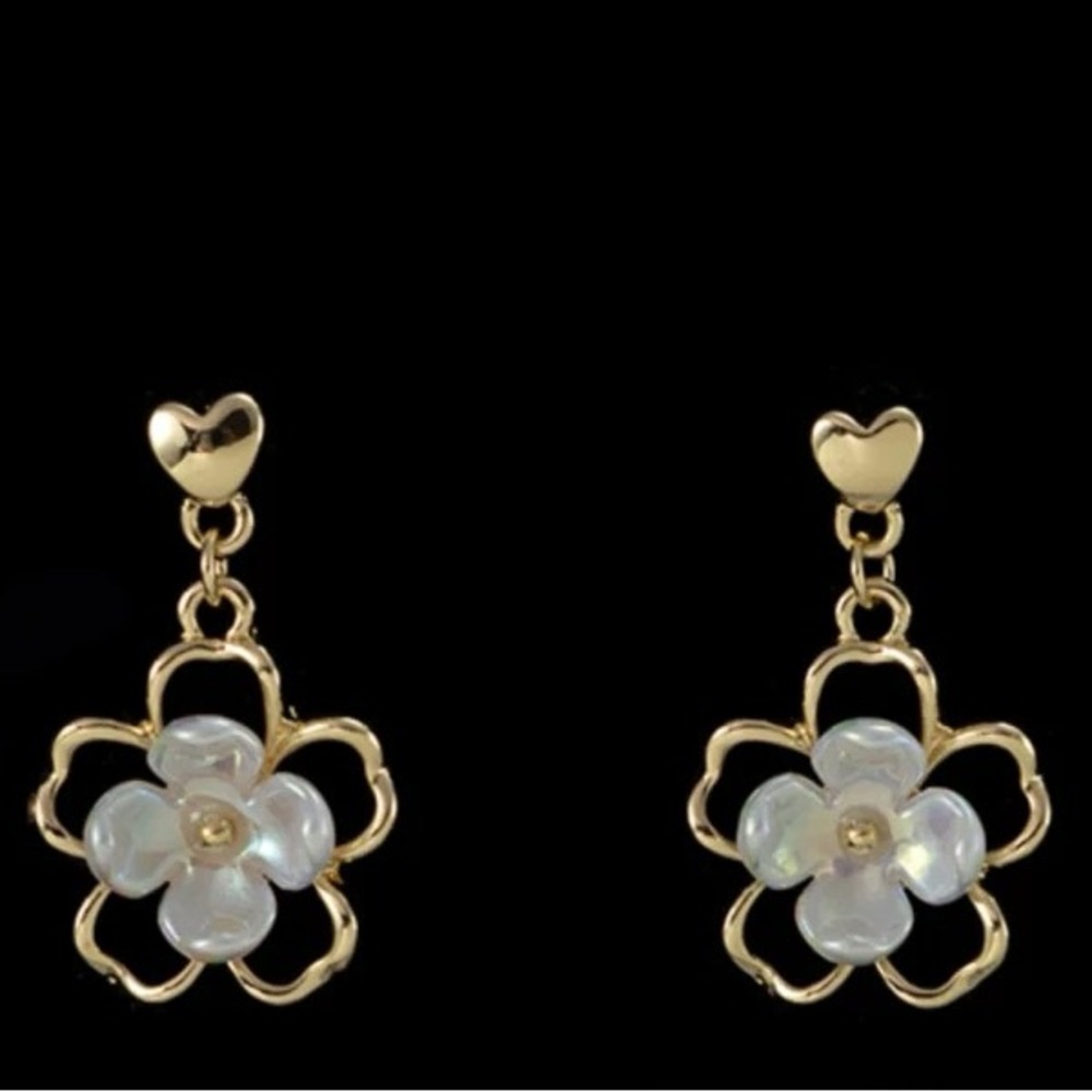 Earrings - Picture 2 of 4